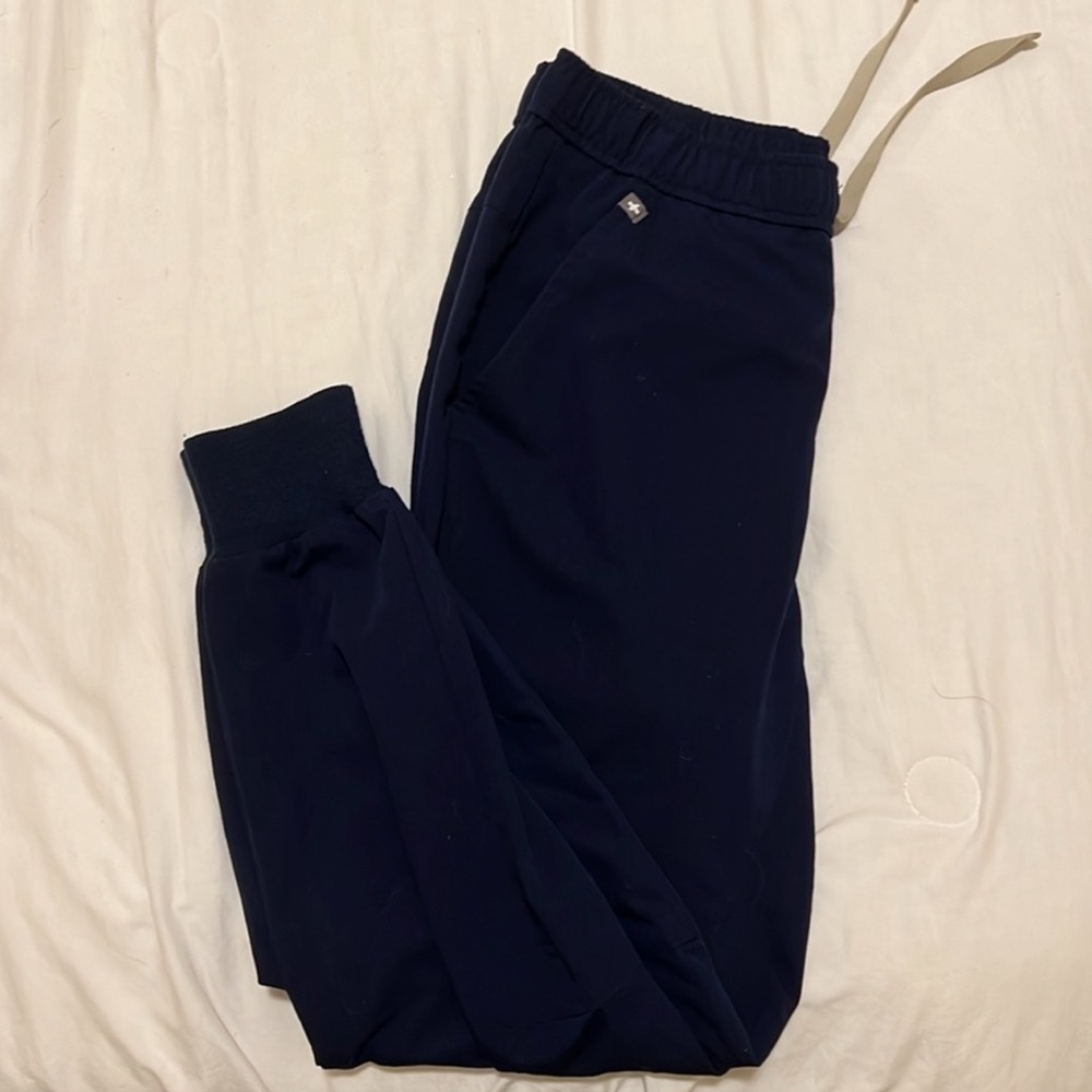 Figs scrub jogger navy